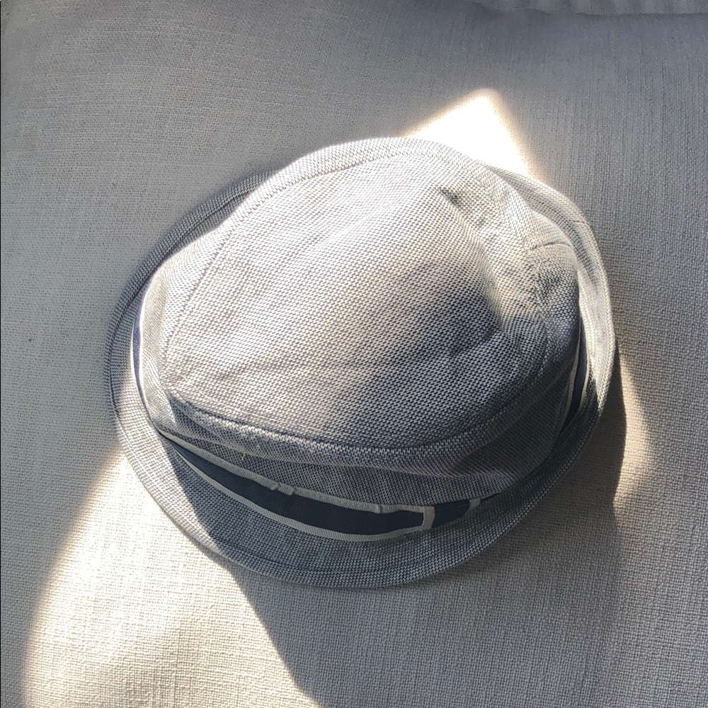 Light Gray Textured Bucket Hat with Navy Band - Picture 2 of 6